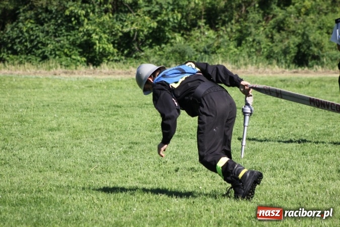 Zdjęcie w galerii na portalu naszraciborz.pl: Strażacy z Borucina mistrzami gminy Krzanowice w zawodach sportowo-pożarniczych. Trzy puchary dla Pietraszyna  wiadomości z regionu