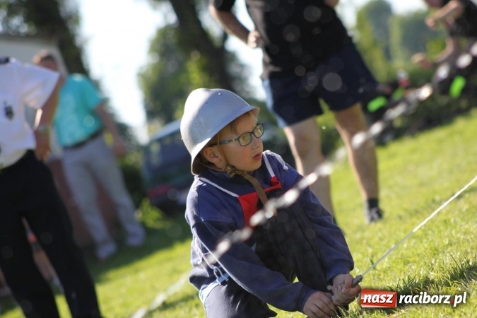Zdjęcie w galerii na portalu naszraciborz.pl: Strażacy z Borucina mistrzami gminy Krzanowice w zawodach sportowo-pożarniczych. Trzy puchary dla Pietraszyna  wiadomości z regionu