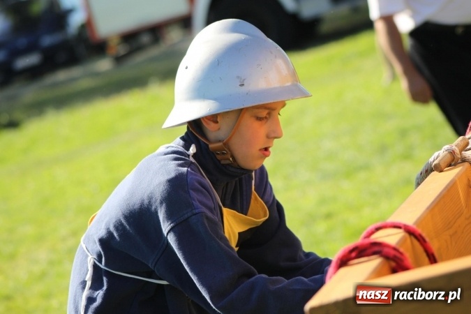 Zdjęcie w galerii na portalu naszraciborz.pl: Strażacy z Borucina mistrzami gminy Krzanowice w zawodach sportowo-pożarniczych. Trzy puchary dla Pietraszyna  wiadomości z regionu