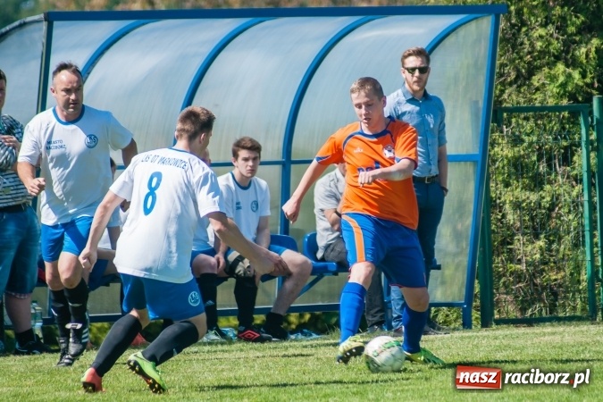 Zdjęcie w galerii na portalu naszraciborz.pl: Emocjonujący pojedynek w Markowicach. Gospodarze lepsi od Grzegorzowic wiadomości z regionu