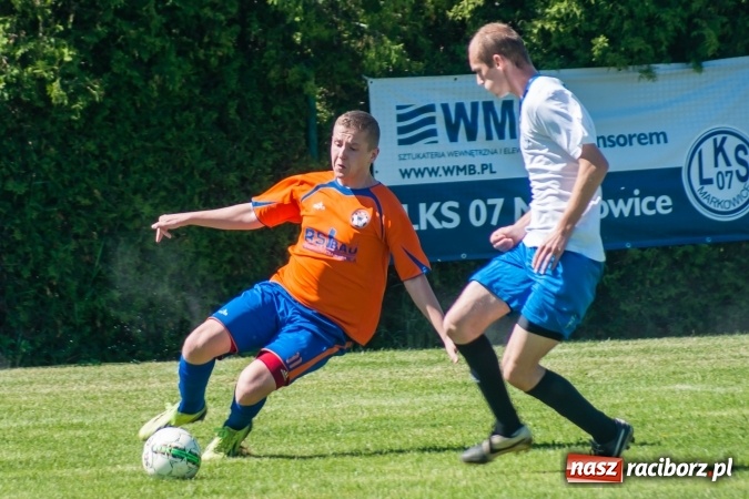 Zdjęcie w galerii na portalu naszraciborz.pl: Emocjonujący pojedynek w Markowicach. Gospodarze lepsi od Grzegorzowic wiadomości z regionu