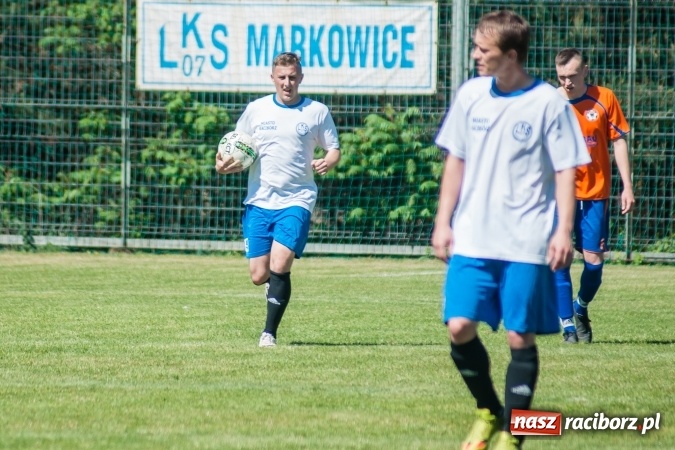 Zdjęcie w galerii na portalu naszraciborz.pl: Emocjonujący pojedynek w Markowicach. Gospodarze lepsi od Grzegorzowic wiadomości z regionu