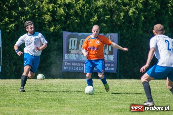 Zdjęcie w galerii na portalu naszraciborz.pl: Emocjonujący pojedynek w Markowicach. Gospodarze lepsi od Grzegorzowic wiadomości z regionu