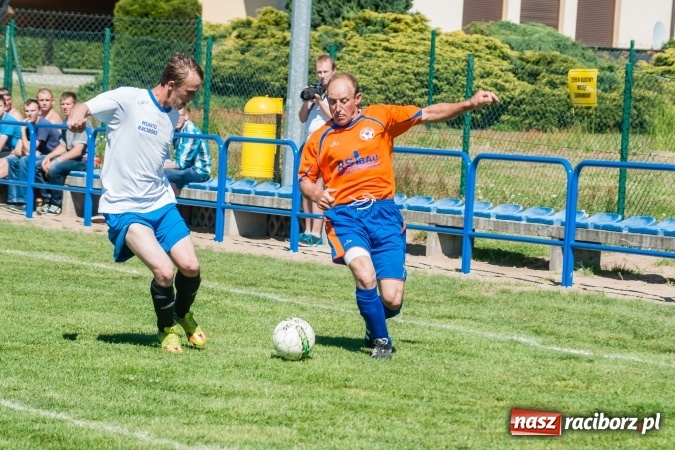 Zdjęcie w galerii na portalu naszraciborz.pl: Emocjonujący pojedynek w Markowicach. Gospodarze lepsi od Grzegorzowic wiadomości z regionu