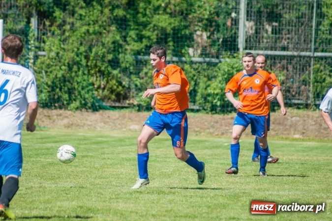 Zdjęcie w galerii na portalu naszraciborz.pl: Emocjonujący pojedynek w Markowicach. Gospodarze lepsi od Grzegorzowic wiadomości z regionu