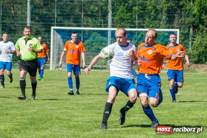 Zdjęcie w galerii na portalu naszraciborz.pl: Emocjonujący pojedynek w Markowicach. Gospodarze lepsi od Grzegorzowic wiadomości z regionu