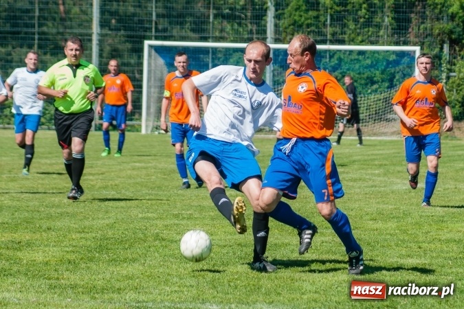 Zdjęcie w galerii na portalu naszraciborz.pl: Emocjonujący pojedynek w Markowicach. Gospodarze lepsi od Grzegorzowic wiadomości z regionu