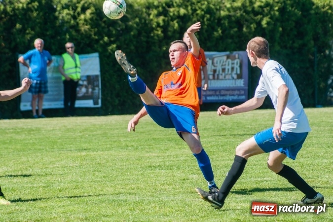 Zdjęcie w galerii na portalu naszraciborz.pl: Emocjonujący pojedynek w Markowicach. Gospodarze lepsi od Grzegorzowic wiadomości z regionu