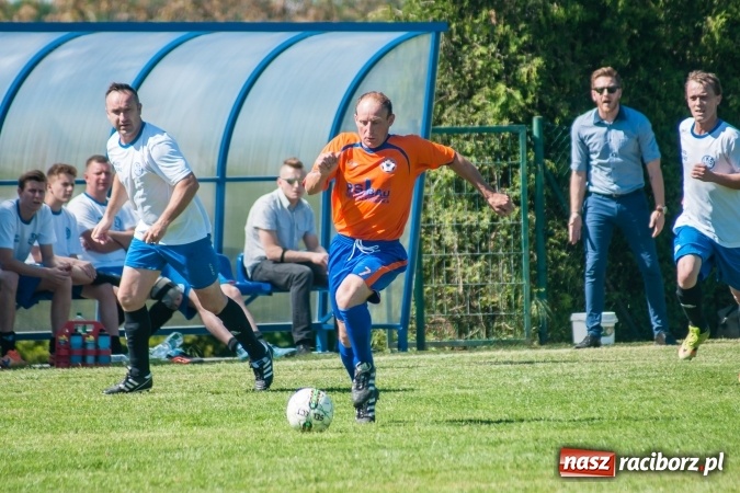 Zdjęcie w galerii na portalu naszraciborz.pl: Emocjonujący pojedynek w Markowicach. Gospodarze lepsi od Grzegorzowic wiadomości z regionu