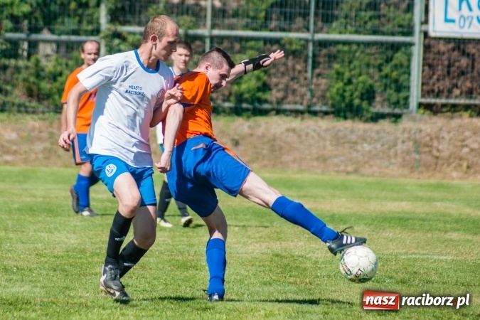 Zdjęcie w galerii na portalu naszraciborz.pl: Emocjonujący pojedynek w Markowicach. Gospodarze lepsi od Grzegorzowic wiadomości z regionu