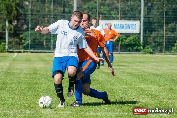 Zdjęcie w galerii na portalu naszraciborz.pl: Emocjonujący pojedynek w Markowicach. Gospodarze lepsi od Grzegorzowic wiadomości z regionu