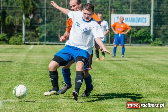 Zdjęcie w galerii na portalu naszraciborz.pl: Emocjonujący pojedynek w Markowicach. Gospodarze lepsi od Grzegorzowic wiadomości z regionu
