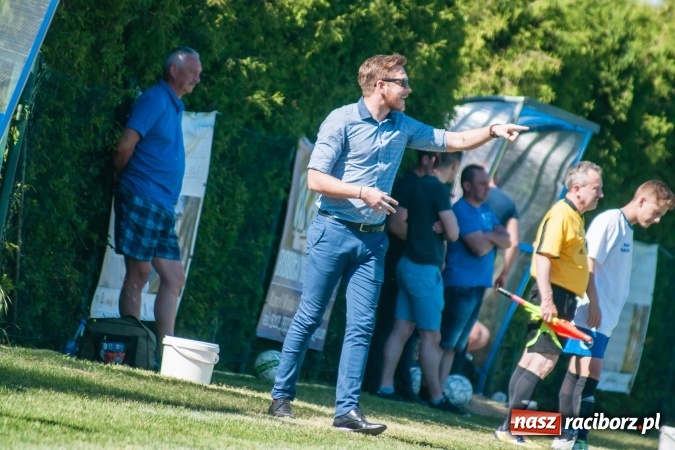 Zdjęcie w galerii na portalu naszraciborz.pl: Emocjonujący pojedynek w Markowicach. Gospodarze lepsi od Grzegorzowic wiadomości z regionu