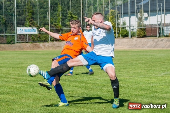 Zdjęcie w galerii na portalu naszraciborz.pl: Emocjonujący pojedynek w Markowicach. Gospodarze lepsi od Grzegorzowic wiadomości z regionu