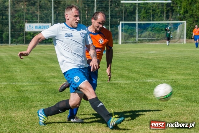Zdjęcie w galerii na portalu naszraciborz.pl: Emocjonujący pojedynek w Markowicach. Gospodarze lepsi od Grzegorzowic wiadomości z regionu