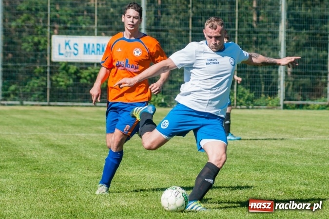 Zdjęcie w galerii na portalu naszraciborz.pl: Emocjonujący pojedynek w Markowicach. Gospodarze lepsi od Grzegorzowic wiadomości z regionu