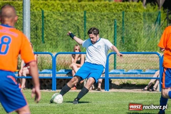 Zdjęcie w galerii na portalu naszraciborz.pl: Emocjonujący pojedynek w Markowicach. Gospodarze lepsi od Grzegorzowic wiadomości z regionu