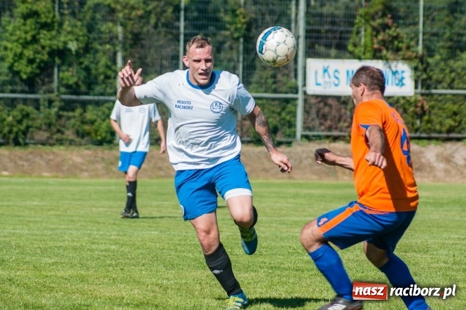 Zdjęcie w galerii na portalu naszraciborz.pl: Emocjonujący pojedynek w Markowicach. Gospodarze lepsi od Grzegorzowic wiadomości z regionu