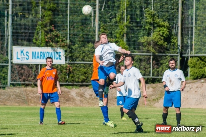 Zdjęcie w galerii na portalu naszraciborz.pl: Emocjonujący pojedynek w Markowicach. Gospodarze lepsi od Grzegorzowic wiadomości z regionu
