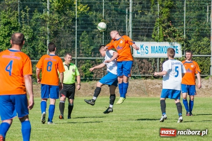 Zdjęcie w galerii na portalu naszraciborz.pl: Emocjonujący pojedynek w Markowicach. Gospodarze lepsi od Grzegorzowic wiadomości z regionu