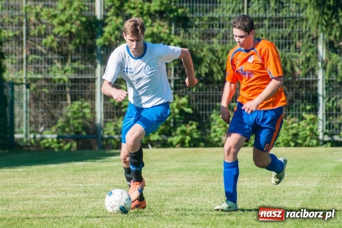 Zdjęcie w galerii na portalu naszraciborz.pl: Emocjonujący pojedynek w Markowicach. Gospodarze lepsi od Grzegorzowic wiadomości z regionu