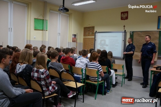 Zdjęcie w galerii na portalu naszraciborz.pl: Dzielnicowy odwiedził uczniów szkół w Tworkowie i Krzyżanowicach wiadomości z regionu