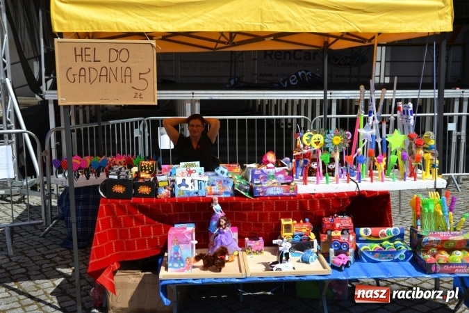 Zdjęcie w galerii na portalu naszraciborz.pl: Zlot Food Trucków na zamku za nami wiadomości z regionu