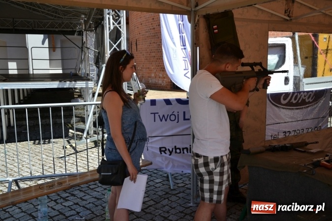 Zdjęcie w galerii na portalu naszraciborz.pl: Zlot Food Trucków na zamku za nami wiadomości z regionu