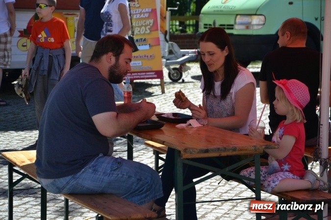 Zdjęcie w galerii na portalu naszraciborz.pl: Zlot Food Trucków na zamku za nami wiadomości z regionu