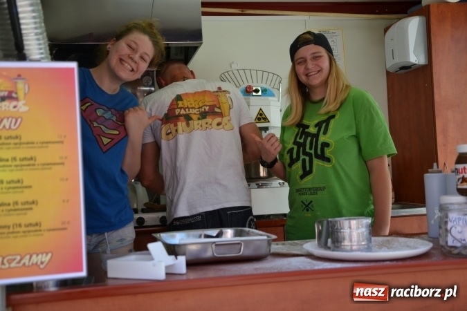 Zdjęcie w galerii na portalu naszraciborz.pl: Zlot Food Trucków na zamku za nami wiadomości z regionu