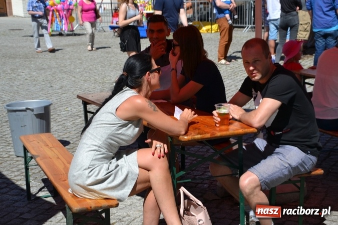 Zdjęcie w galerii na portalu naszraciborz.pl: Zlot Food Trucków na zamku za nami wiadomości z regionu