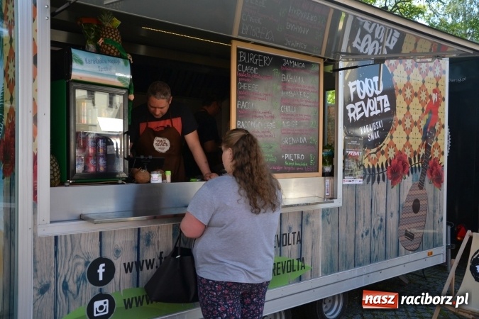 Zdjęcie w galerii na portalu naszraciborz.pl: Zlot Food Trucków na zamku za nami wiadomości z regionu