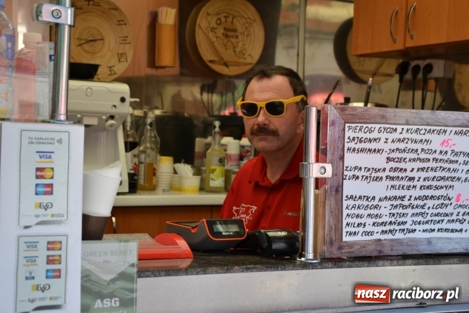 Zdjęcie w galerii na portalu naszraciborz.pl: Zlot Food Trucków na zamku za nami wiadomości z regionu