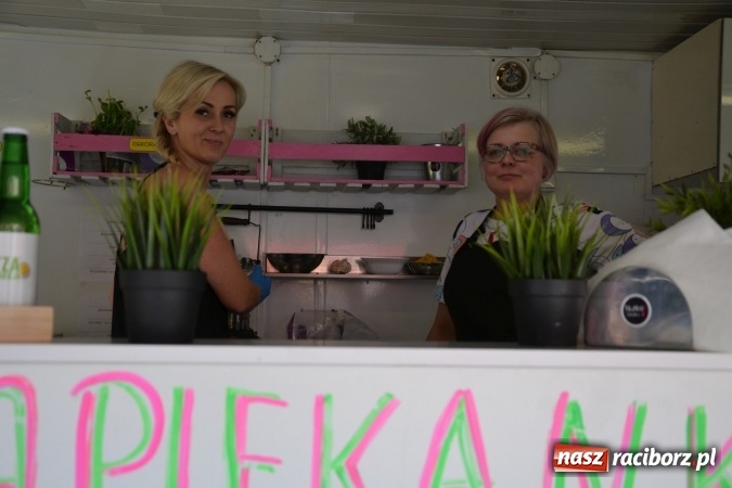 Zdjęcie w galerii na portalu naszraciborz.pl: Zlot Food Trucków na zamku za nami wiadomości z regionu