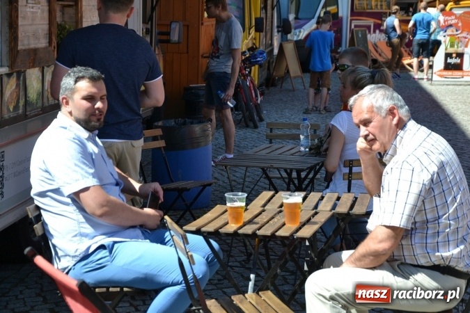 Zdjęcie w galerii na portalu naszraciborz.pl: Zlot Food Trucków na zamku za nami wiadomości z regionu