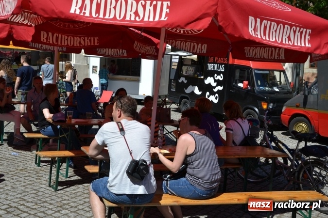 Zdjęcie w galerii na portalu naszraciborz.pl: Zlot Food Trucków na zamku za nami wiadomości z regionu