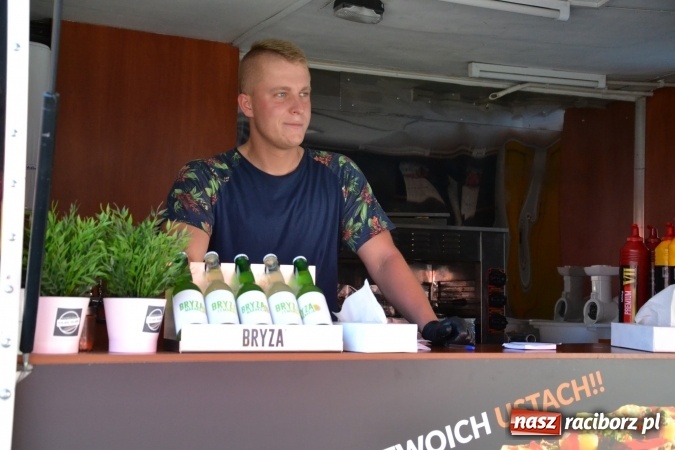 Zdjęcie w galerii na portalu naszraciborz.pl: Zlot Food Trucków na zamku za nami wiadomości z regionu