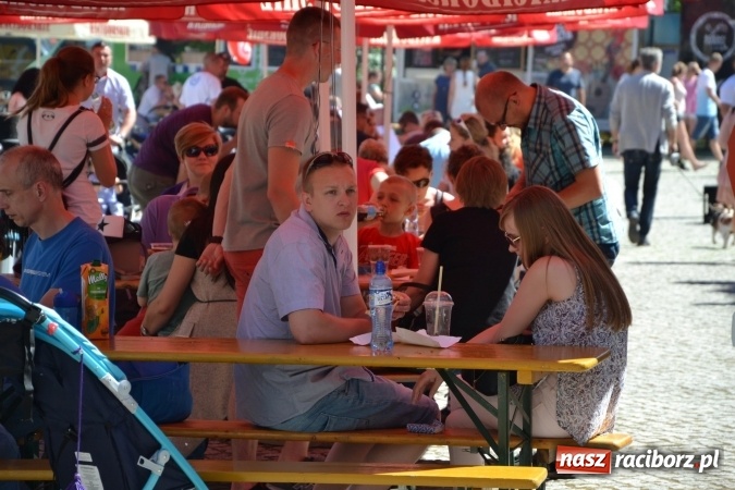 Zdjęcie w galerii na portalu naszraciborz.pl: Zlot Food Trucków na zamku za nami wiadomości z regionu