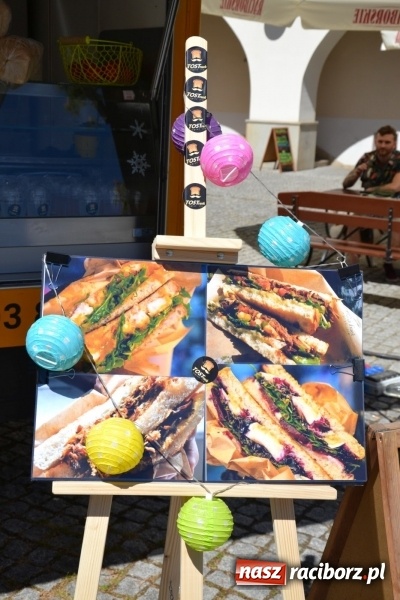 Zdjęcie w galerii na portalu naszraciborz.pl: Zlot Food Trucków na zamku za nami wiadomości z regionu