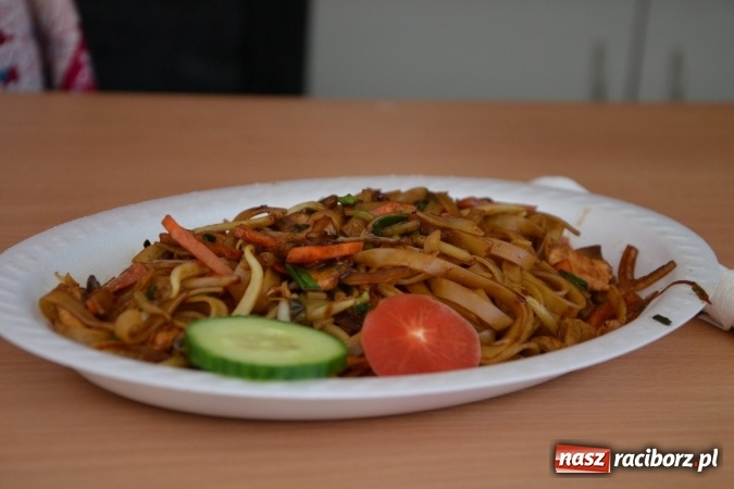 Zdjęcie w galerii na portalu naszraciborz.pl: Zlot Food Trucków na zamku za nami wiadomości z regionu