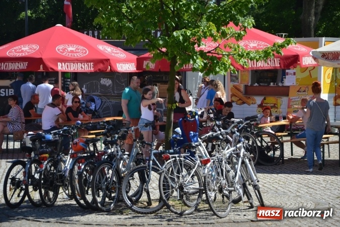 Zdjęcie w galerii na portalu naszraciborz.pl: Zlot Food Trucków na zamku za nami wiadomości z regionu