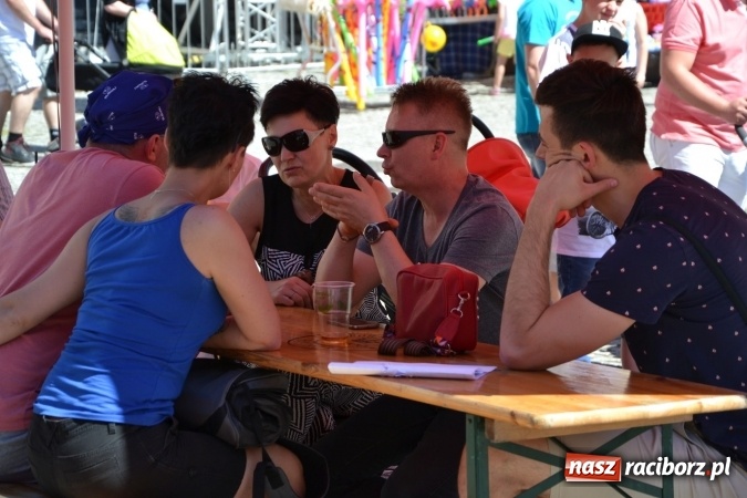 Zdjęcie w galerii na portalu naszraciborz.pl: Zlot Food Trucków na zamku za nami wiadomości z regionu