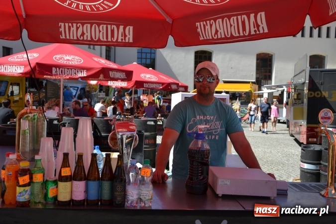 Zdjęcie w galerii na portalu naszraciborz.pl: Zlot Food Trucków na zamku za nami wiadomości z regionu