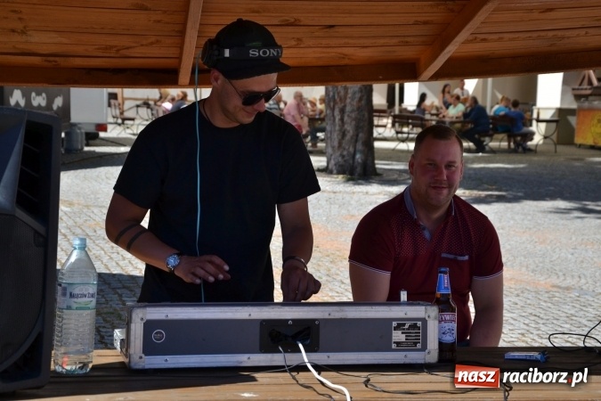 Zdjęcie w galerii na portalu naszraciborz.pl: Zlot Food Trucków na zamku za nami wiadomości z regionu