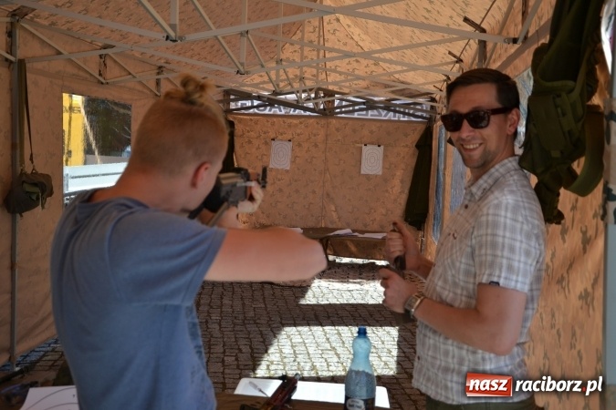 Zdjęcie w galerii na portalu naszraciborz.pl: Zlot Food Trucków na zamku za nami wiadomości z regionu