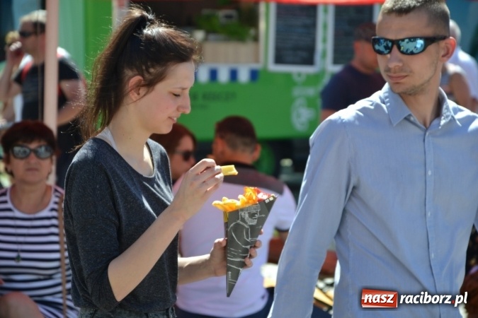 Zdjęcie w galerii na portalu naszraciborz.pl: Zlot Food Trucków na zamku za nami wiadomości z regionu