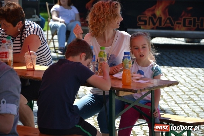 Zdjęcie w galerii na portalu naszraciborz.pl: Zlot Food Trucków na zamku za nami wiadomości z regionu