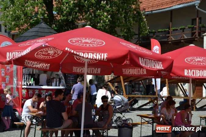 Zdjęcie w galerii na portalu naszraciborz.pl: Zlot Food Trucków na zamku za nami wiadomości z regionu