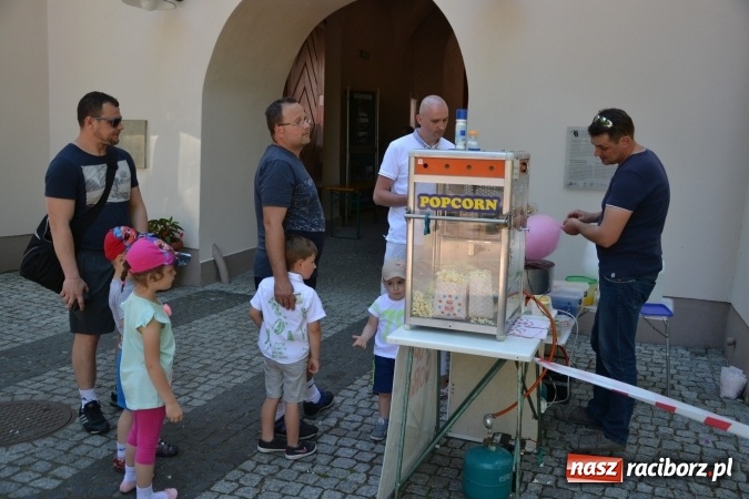 Zdjęcie w galerii na portalu naszraciborz.pl: Zlot Food Trucków na zamku za nami wiadomości z regionu