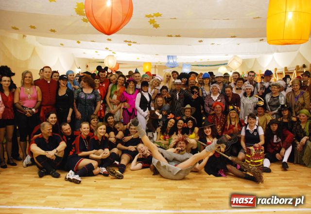 Zdjęcie w galerii na portalu naszraciborz.pl: Finał karnawału z przebierańcami wiadomości z regionu